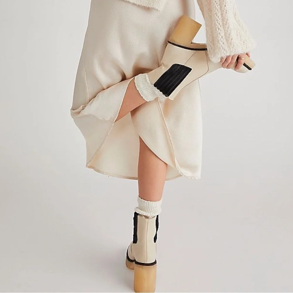 Free People James Chelsea Chunky Heel Leather Boots New in Box Bone / White - Picture 4 of 6